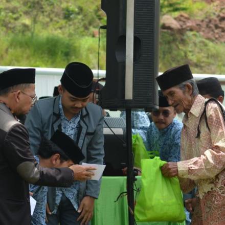 Peduli dan Berbagi Membina Karakter Bangsa Dengan Akhlak Mulia!